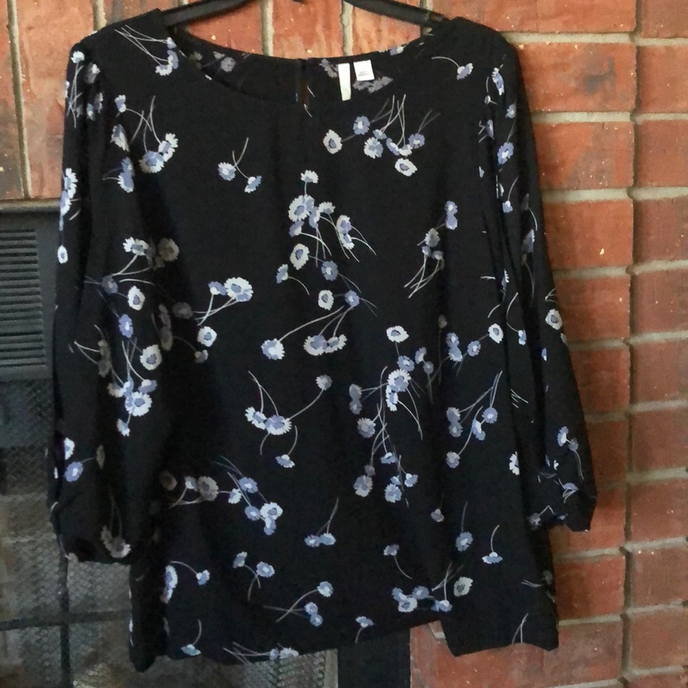 Flouncy Bk blouse w sleeve detail fold